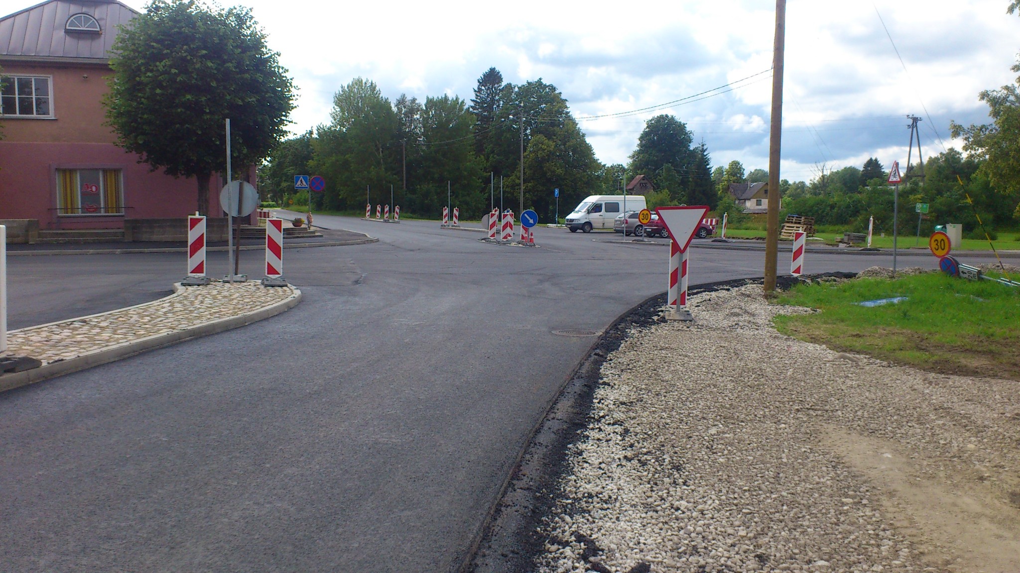Kõrvalmaanteede nr 16151 ja 16153 ristmiku koos parklaga ümberehituse ja kõrvalmaantee nr 11230 Harju-Risti – Riguldi – Võntküla km 28,87 – 29,46  Nõva külas jalg- ja jalgrattatee ehituse omanikujärelevalve